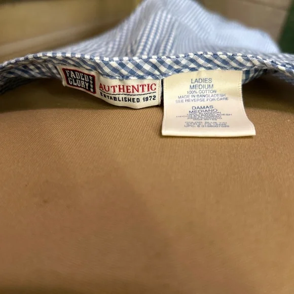 Sleeveless snap up top with tie closure - Picture 4 of 4